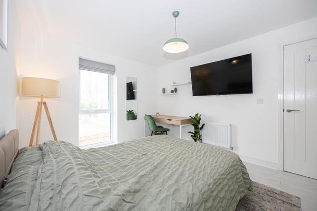 Big Premium Furnished Double Room Near City Centre Main Photo
