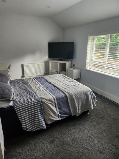 Large double room in family house forr rent Main Photo