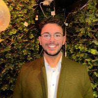 I am a professional male aged 28. am lookin... Main Photo