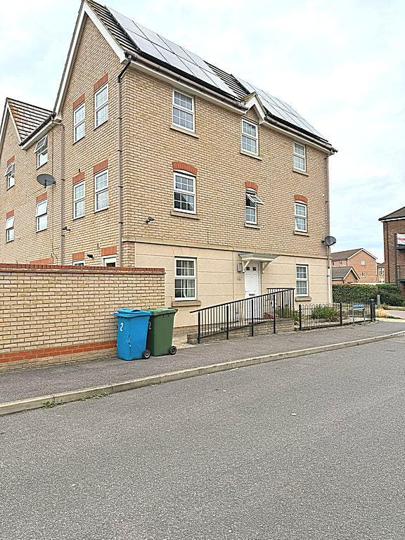 1 No. Double-Rooms for Rent in 4 Bedroom House Main Photo