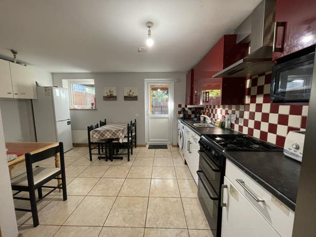 Double Bed Room To Let In Battersea Main Photo