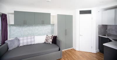 Modern self-contained studio Great transport links Main Photo