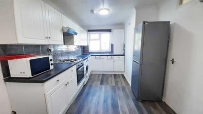 3 Bed Home close to Stratford Station and QE park Main Photo