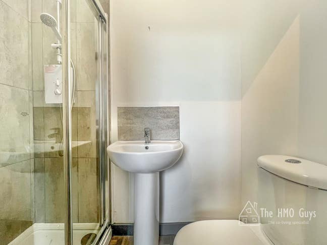 Oldham🏡 Stunning Refurb  Main Photo