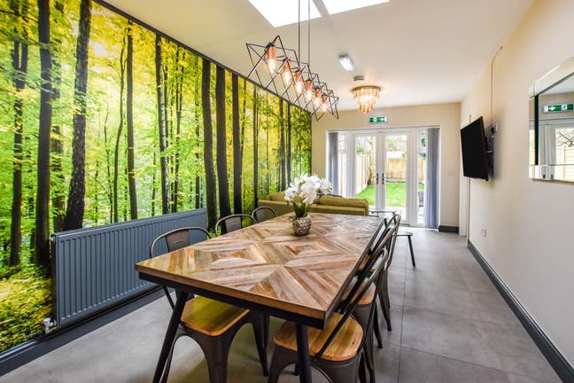 Designer 6 Bed house Fallowfield Main Photo