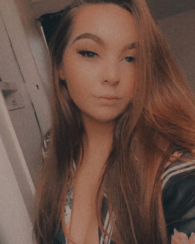 i am a 24 year old female and i am looking fo... Main Photo