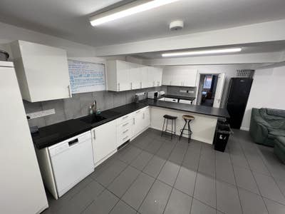 10 Student Double Bedrooms Main Photo