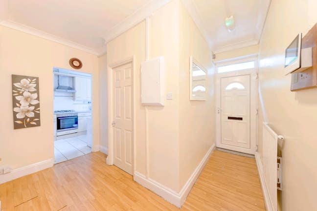 One Double Room Available in All Ladies Flat Main Photo