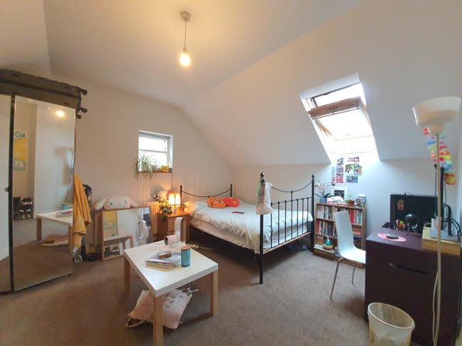 Spacious Double Room, Prime Location, WiFi Main Photo