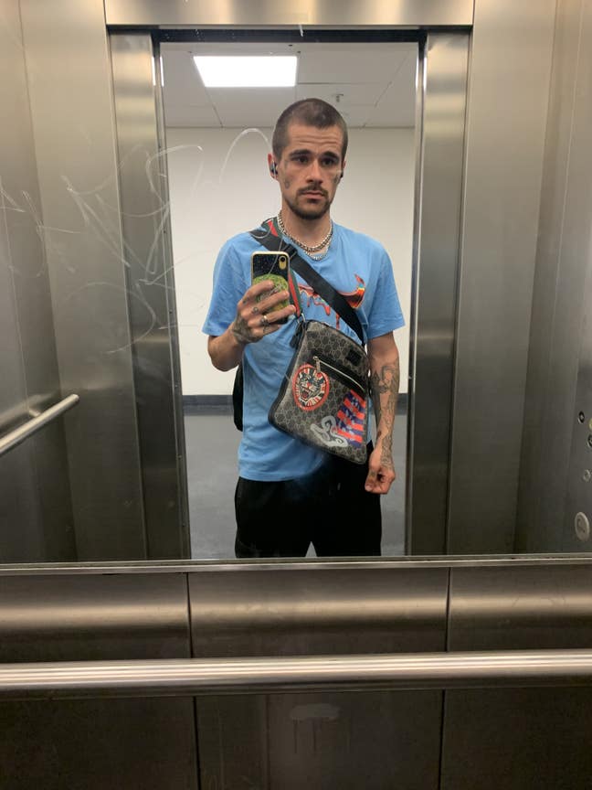 Looking for a room Main Photo