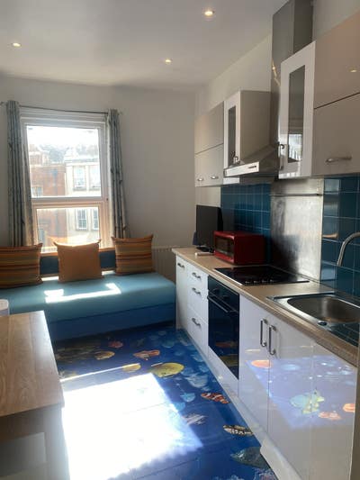 Amazing 1-Bed Flat on Fulham Road with Jacuzzi  Main Photo