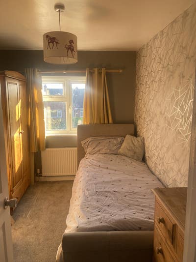 Single room . Two bathrooms  Main Photo