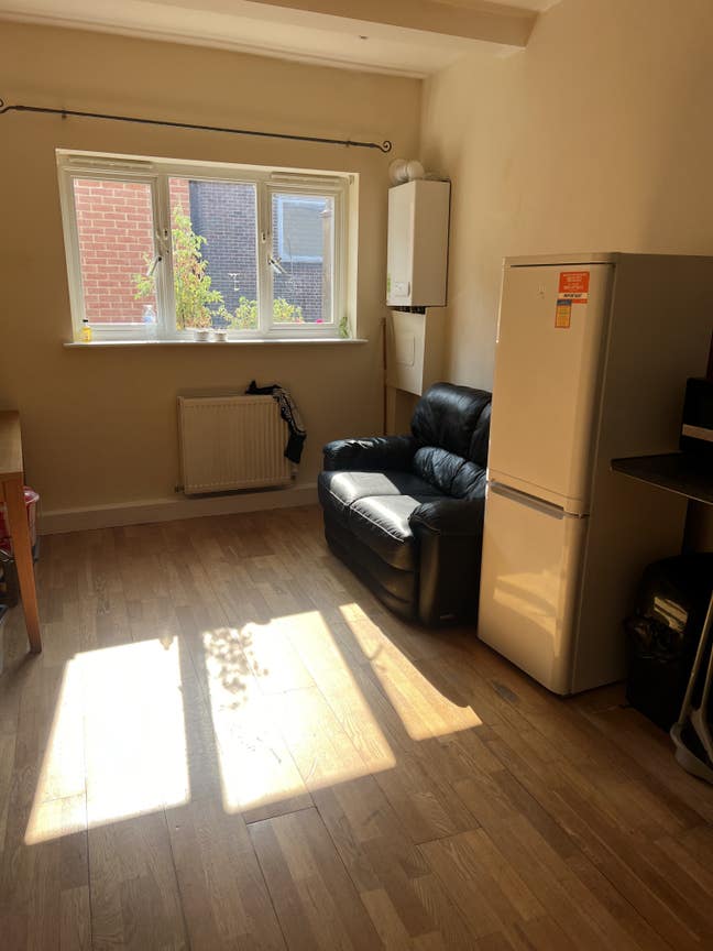 Room  in Dunstable  Main Photo