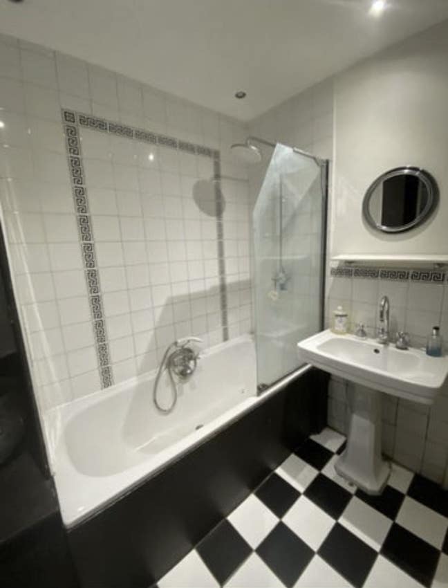 Double room  available in Victoria  Main Photo