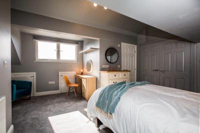 Lindley - Thornhill Road Close To HRI Main Photo