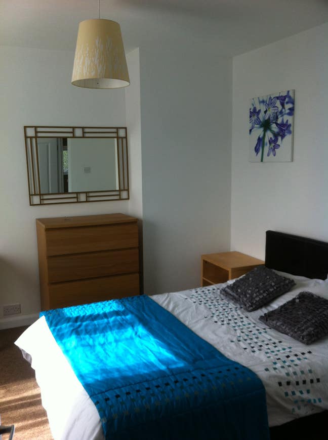 Large double room & ensuite by Warwick Hospital Main Photo
