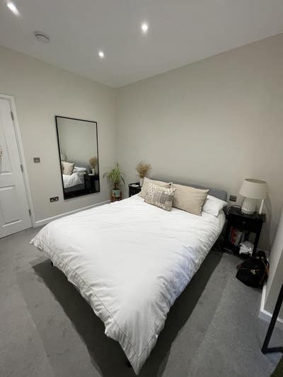 Ensuite Double Bedroom in Epsom Main Photo