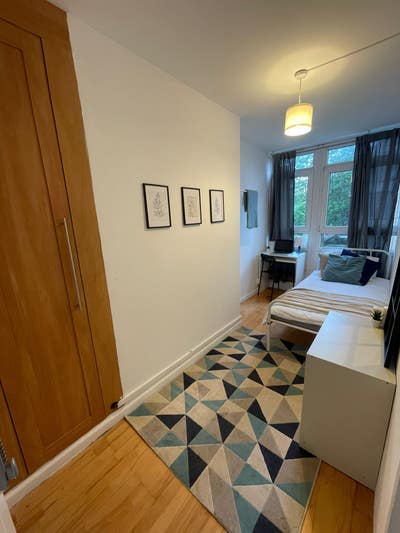 Excellent E1 location close to station! Main Photo