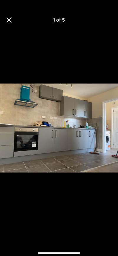 2 bedroom flat above shops  Main Photo