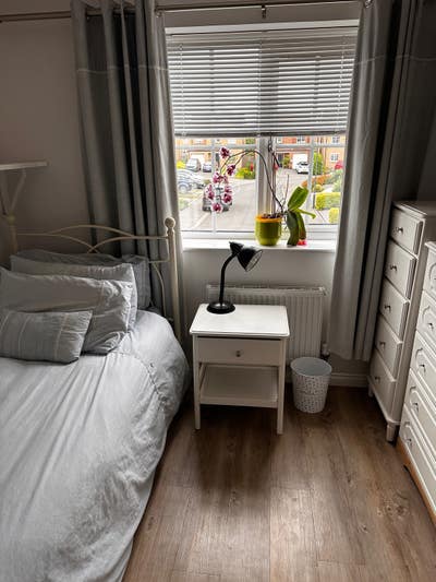 Spacious single room Main Photo