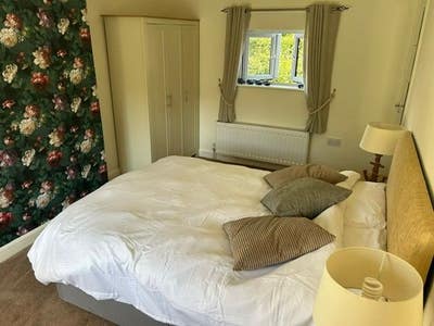 Henley In Arden Room to Let Main Photo