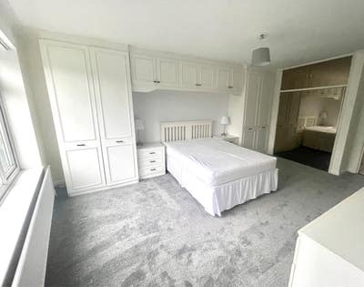 Large room with all bills included near the beach Main Photo