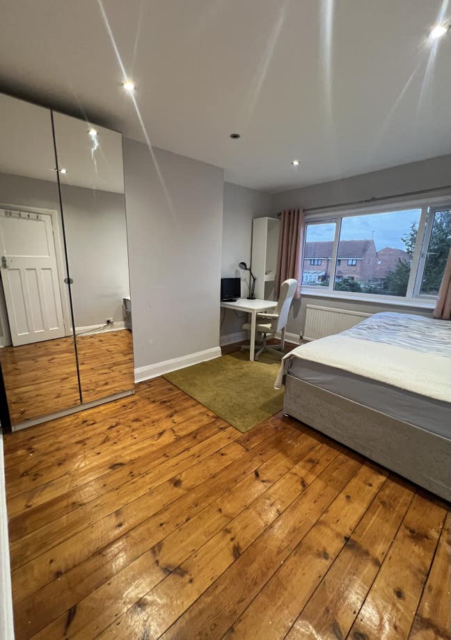 Lovely Furnished Double Room Available  Main Photo