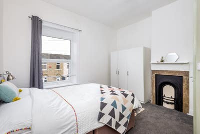 Stylish & Modern Double Room with Ensuite Main Photo