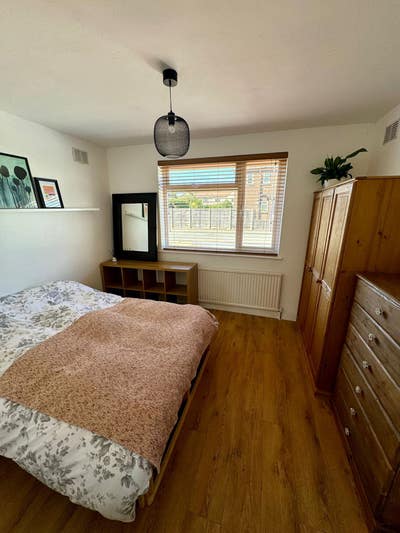 Beautiful room to rent, parking and large garden  Main Photo