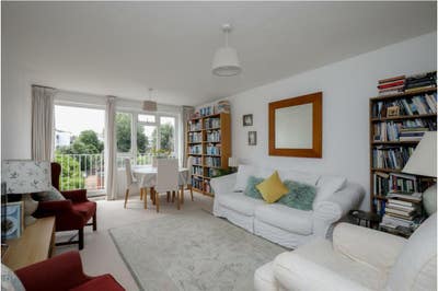 Spacious double room in friendly share in Putney  Main Photo