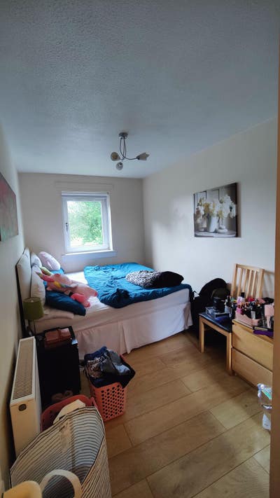 1 Room available in a 2BHK Flat ✨ Main Photo