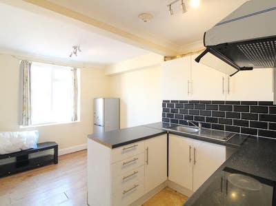 2 bedroom flat to rent in the city centre Main Photo