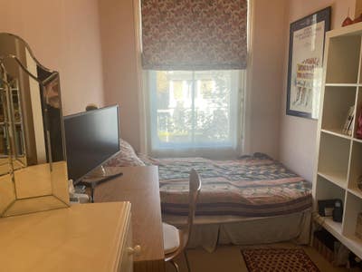 One double bedroom in luxury flat Main Photo