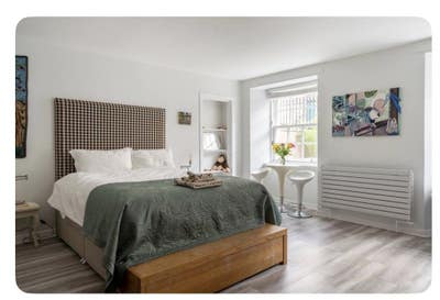 Beautiful spacious double bedroom. Main Photo