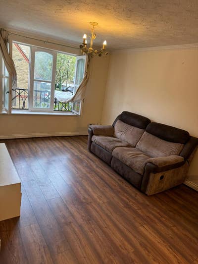 Two rooms in a flat 5 minutes to Watford Junction  Main Photo