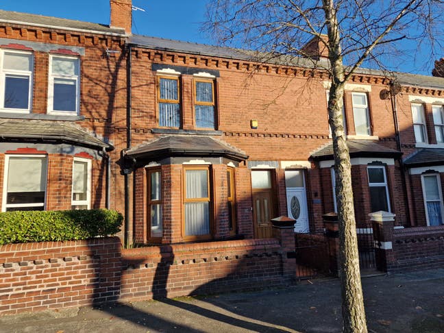 Spacious Double bedrooms with Private Bathrooms  Main Photo