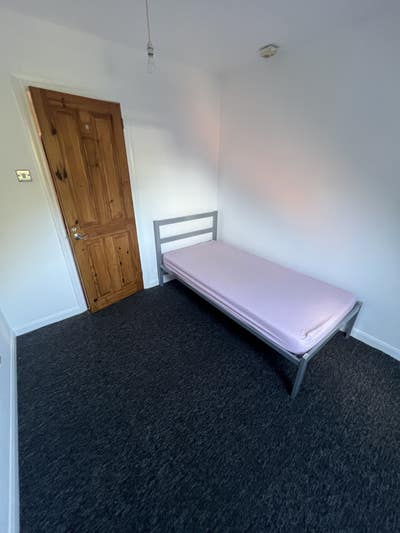 One single room available near City Centre  Main Photo
