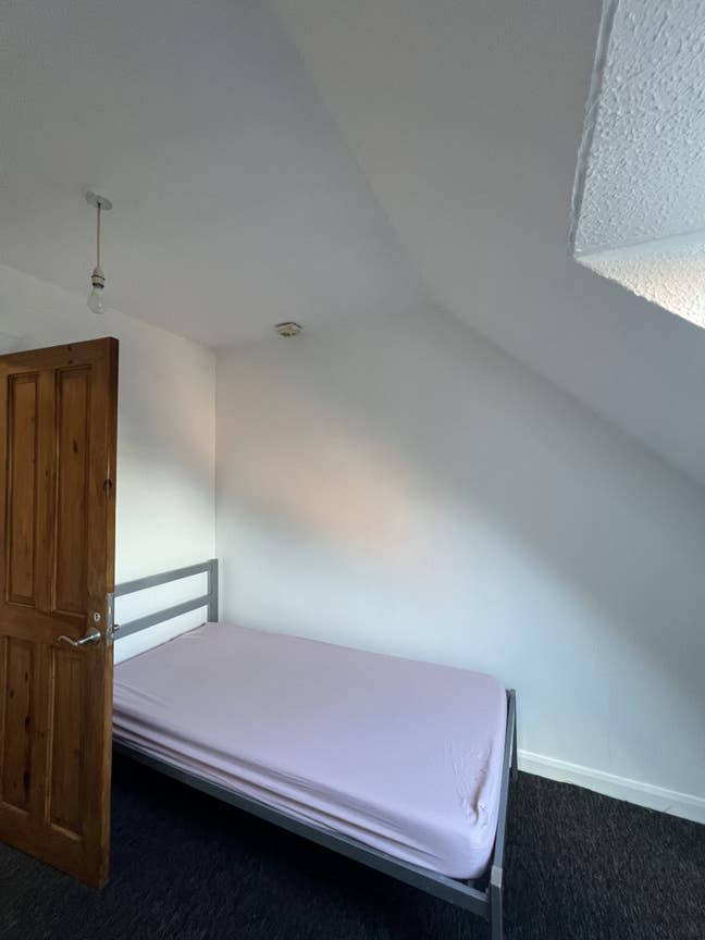 One single room available near City Centre  Main Photo
