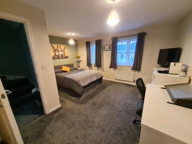 North Tees Hosp - Large Room & own bathroom Main Photo