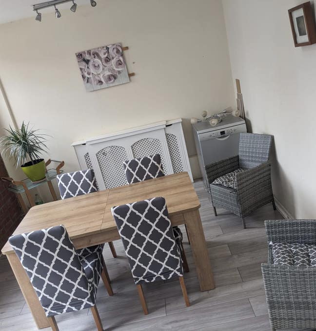 Large spacious double bedroom  Main Photo