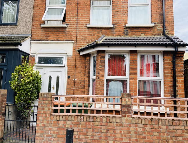 Large  Double  Bedroom  Main Photo