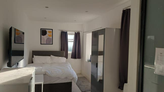 🌟 Large doubles with ensuite + Furniture upgrades Main Photo