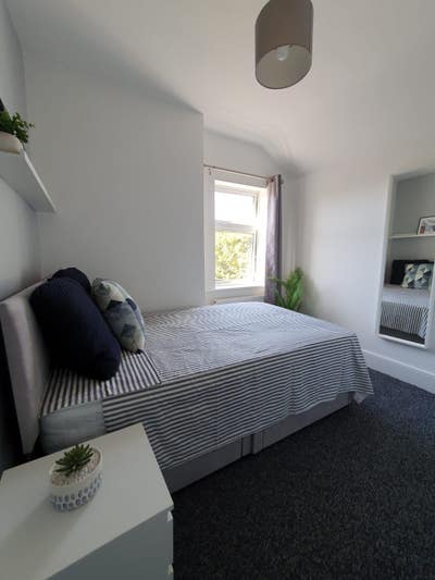 Newly refurbished rooms coming available Main Photo