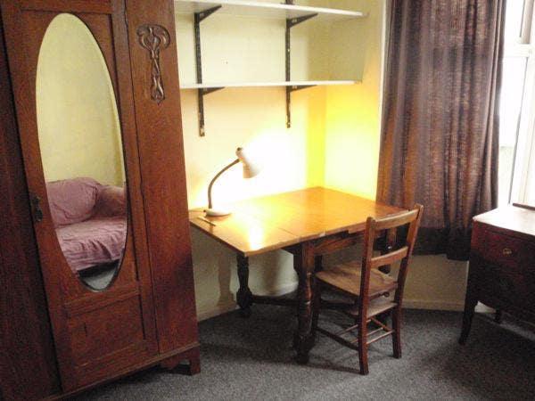 4 Bedrm F'Share  SO14- Sol'Uni, Now&2025-26 Main Photo