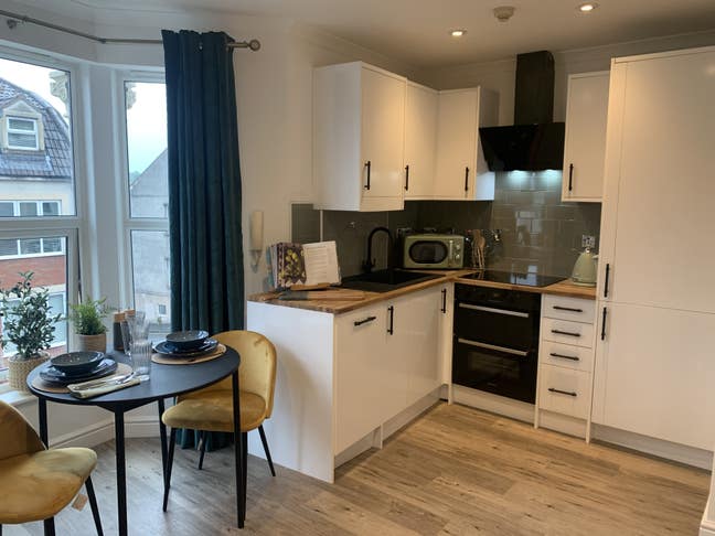 Beautiful 2 Bedroom Apartment - Clouds Hill Main Photo