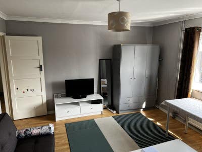 Two double bedrooms in a flat. Main Photo