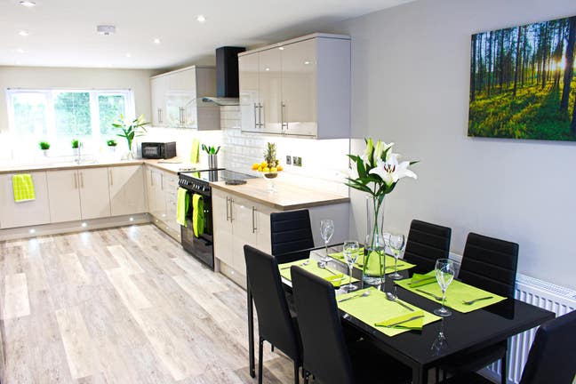 Stylish Double Room in friendly shared house Main Photo