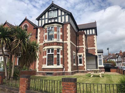 Large Furnished Double room Main Photo