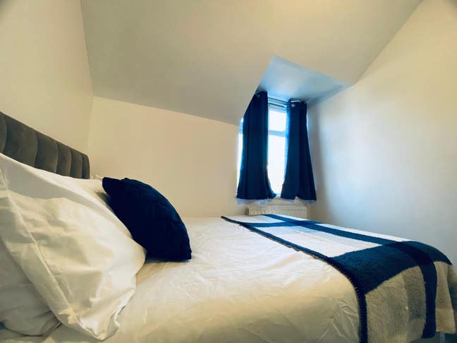 Modern 6-Bedroom Home in Erith – Bills Included Main Photo