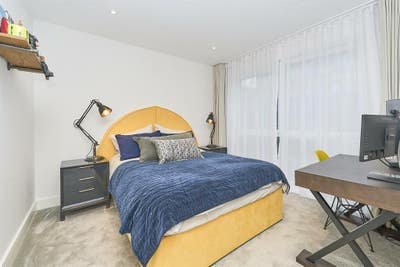 Double bed en-suite terrace house by the river  Main Photo